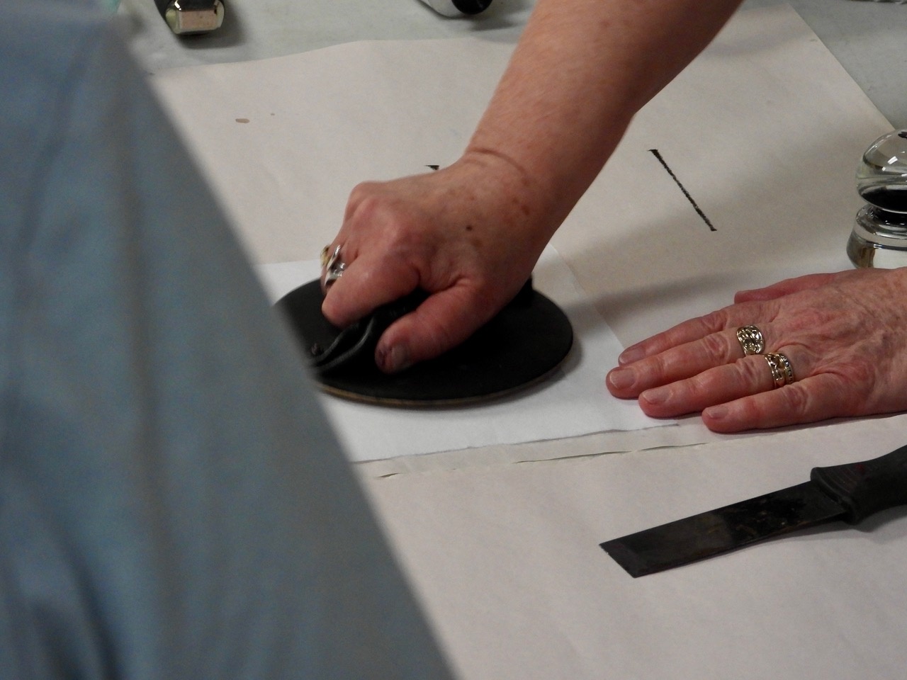 Burnishing by Hand Using Baren